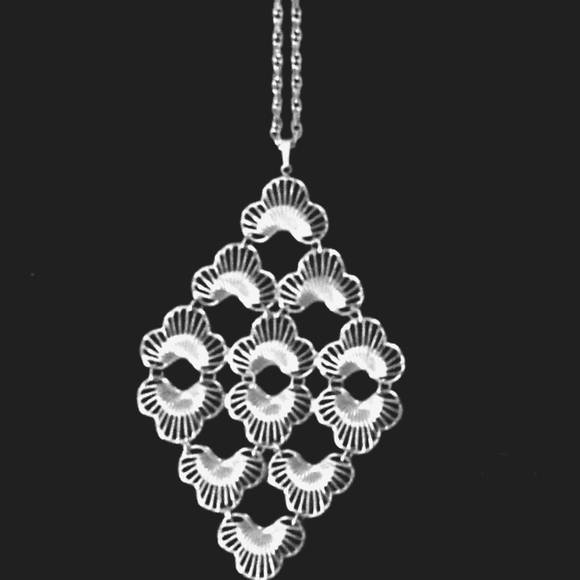 ♥️Vtg. SARAH COVENTRY Lotus Blossom Necklace - Picture 2 of 7